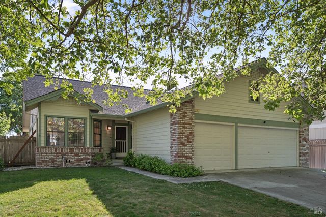 8 Starling Dr, Petaluma, CA 94954