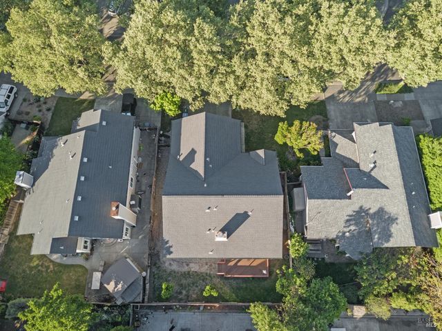 8 Starling Dr, Petaluma, CA 94954