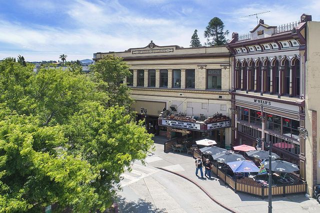 8 Starling Dr, Petaluma, CA 94954