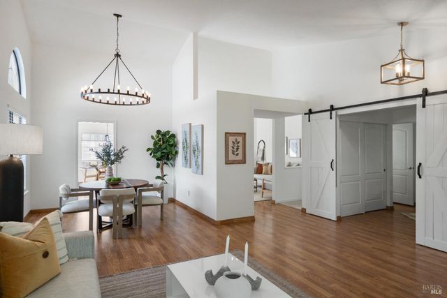 8 Starling Dr, Petaluma, CA 94954