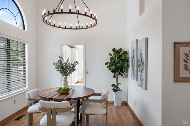 8 Starling Dr, Petaluma, CA 94954