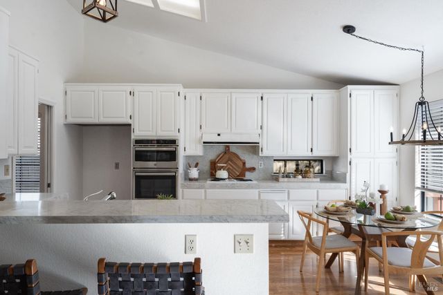 8 Starling Dr, Petaluma, CA 94954