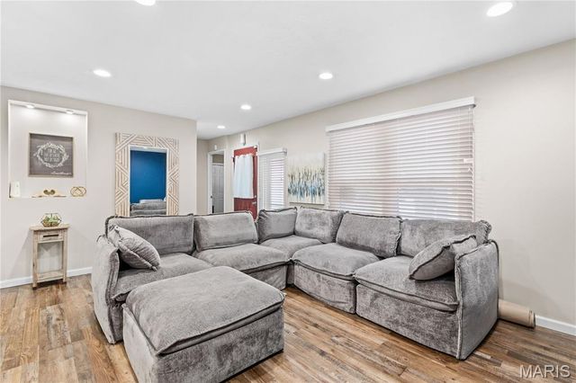 2560 Wedgwood Drive, Florissant, MO 63033
