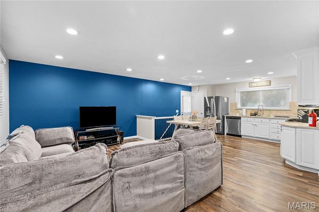 2560 Wedgwood Drive, Florissant, MO 63033