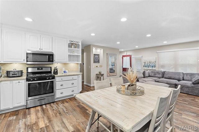 2560 Wedgwood Drive, Florissant, MO 63033