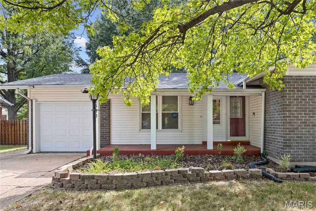 2560 Wedgwood Drive, Florissant, MO 63033