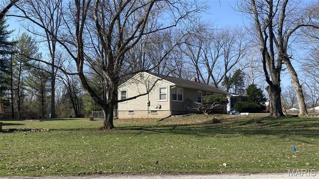 1600 W H Street, Swansea, IL 62226