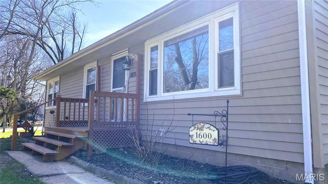 1600 W H Street, Swansea, IL 62226