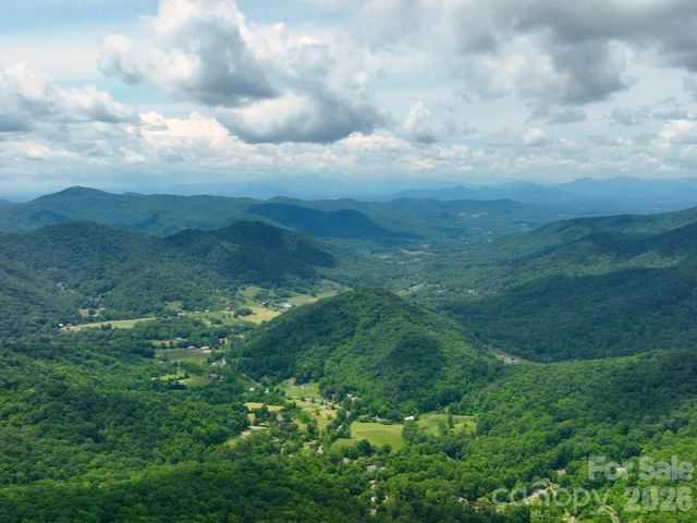 135 Gavin Glen Road, Weaverville, NC 28787