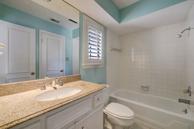 2313 Nantucket Drive B, Houston, TX 77057