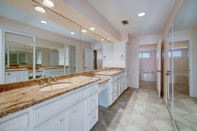 2313 Nantucket Drive B, Houston, TX 77057
