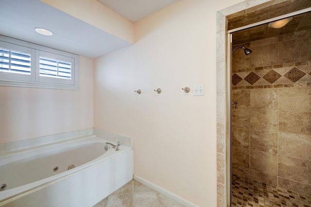 2313 Nantucket Drive B, Houston, TX 77057