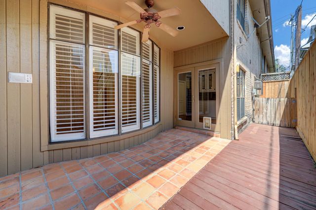 2313 Nantucket Drive B, Houston, TX 77057