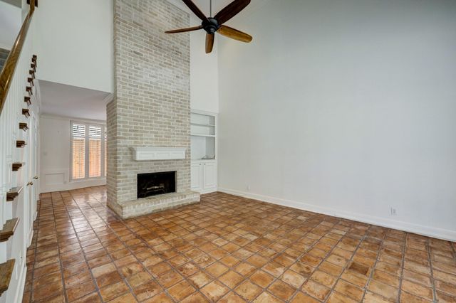 2313 Nantucket Drive B, Houston, TX 77057