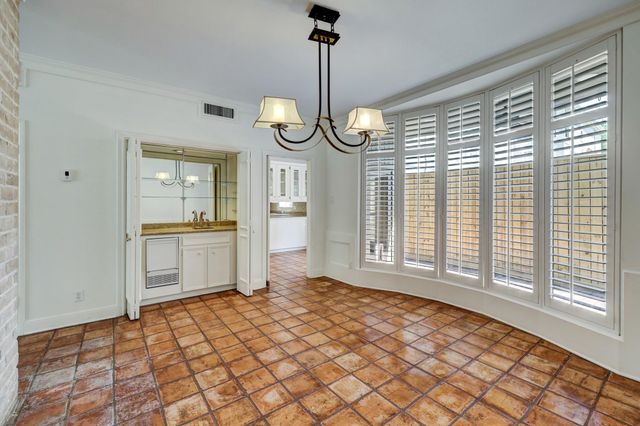2313 Nantucket Drive B, Houston, TX 77057