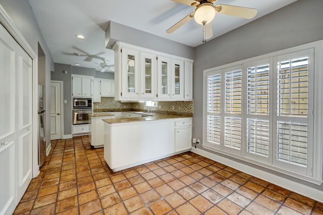 2313 Nantucket Drive B, Houston, TX 77057