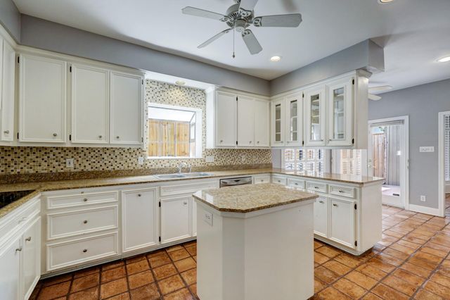 2313 Nantucket Drive B, Houston, TX 77057