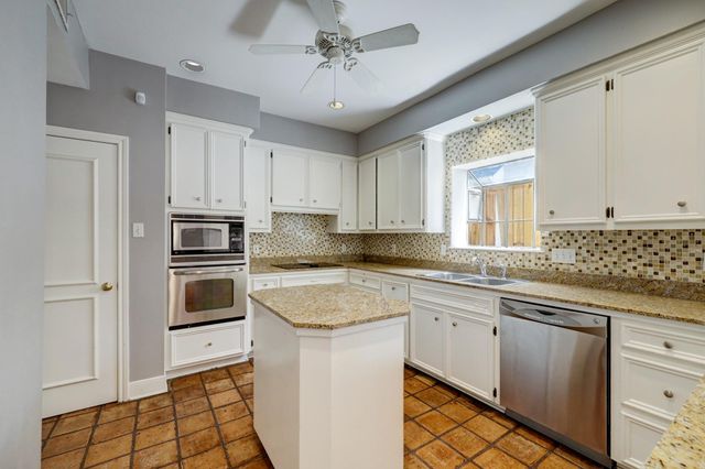 2313 Nantucket Drive B, Houston, TX 77057