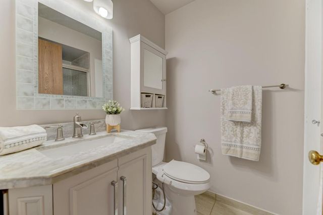 228 Brookside Lane A, Willowbrook, IL 60527