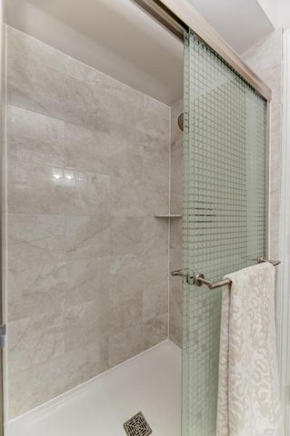 228 Brookside Lane A, Willowbrook, IL 60527