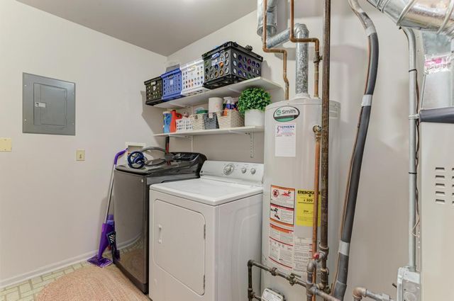 228 Brookside Lane A, Willowbrook, IL 60527