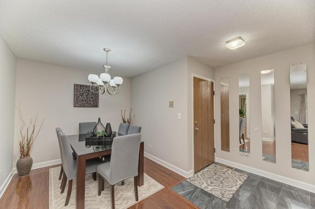 228 Brookside Lane A, Willowbrook, IL 60527