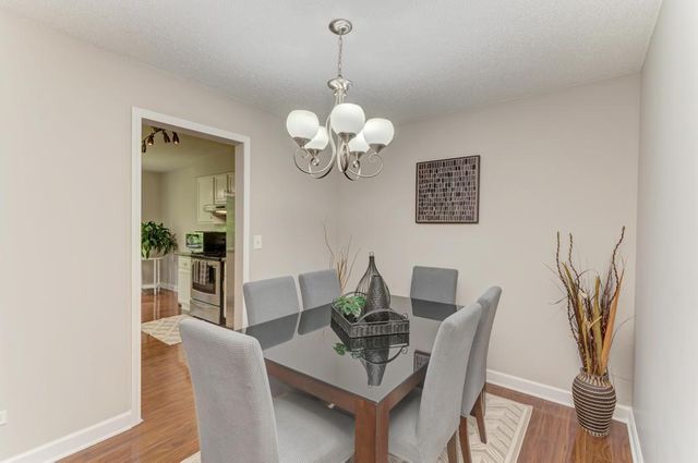228 Brookside Lane A, Willowbrook, IL 60527