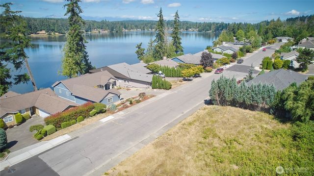 6061 Osprey Circle, Bremerton, WA 98312