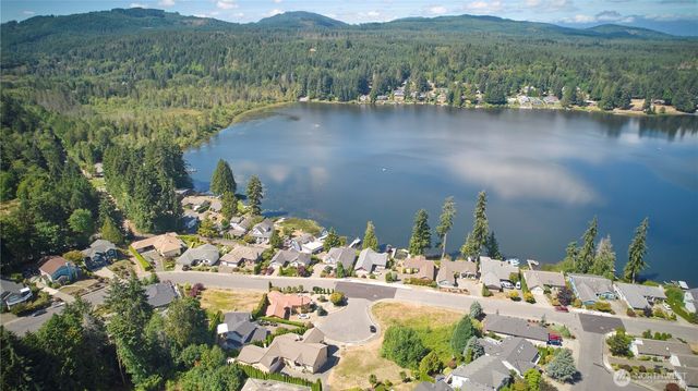 6061 Osprey Circle, Bremerton, WA 98312