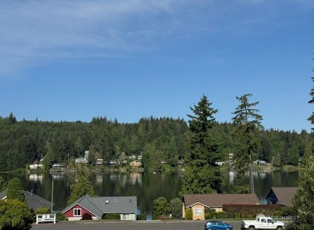 6061 Osprey Circle, Bremerton, WA 98312