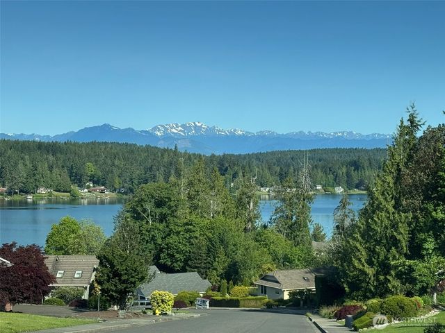 6061 Osprey Circle, Bremerton, WA 98312