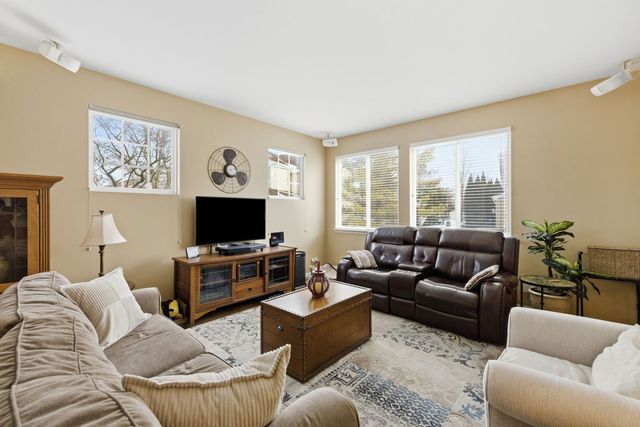 429 N Carlisle Court, Round Lake, IL 60073