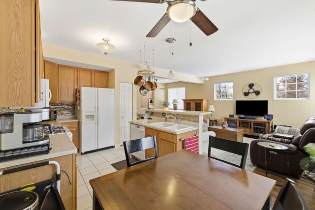 429 N Carlisle Court, Round Lake, IL 60073