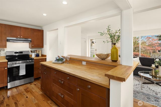 14011 98th Avenue NE, Kirkland, WA 98034