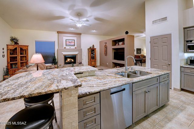 112 W Mountain Sage Drive, Oro Valley, AZ 85755