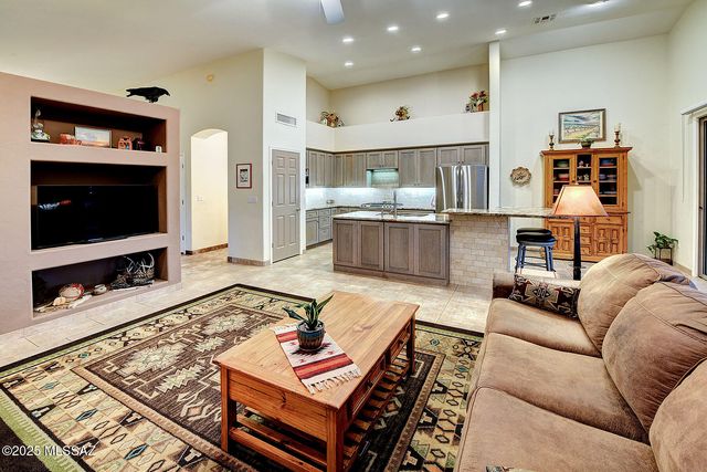 112 W Mountain Sage Drive, Oro Valley, AZ 85755