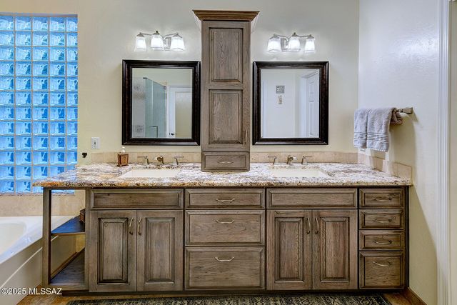 112 W Mountain Sage Drive, Oro Valley, AZ 85755