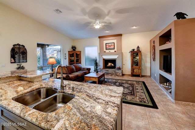 112 W Mountain Sage Drive, Oro Valley, AZ 85755