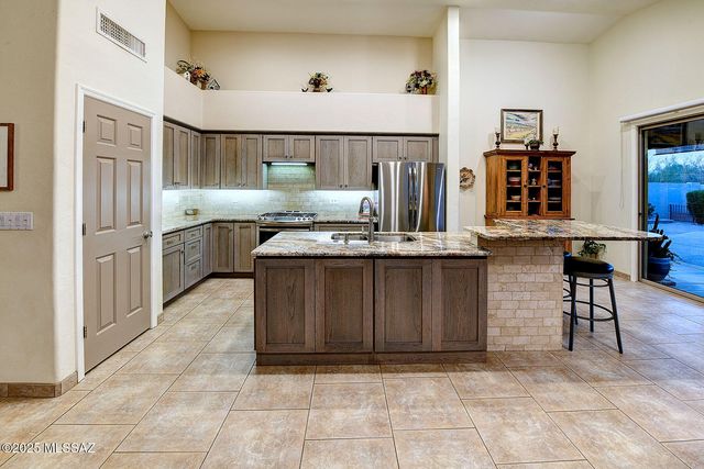 112 W Mountain Sage Drive, Oro Valley, AZ 85755