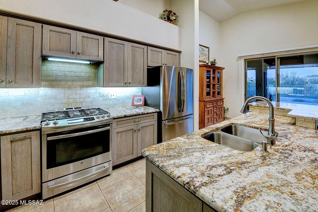 112 W Mountain Sage Drive, Oro Valley, AZ 85755