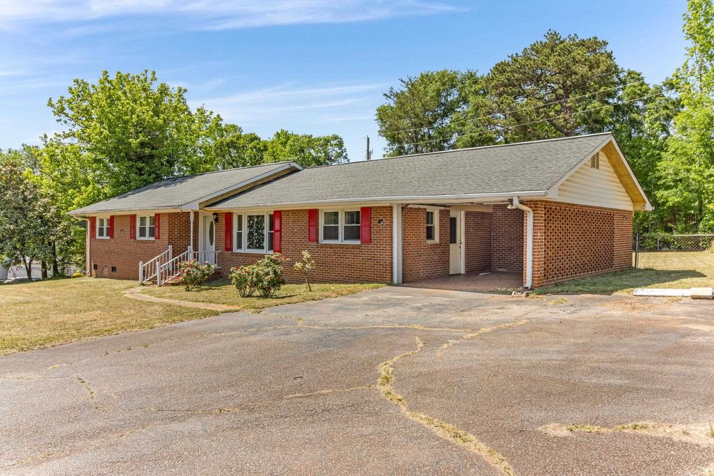 229 Sandifer Road, Spartanburg, SC 29303