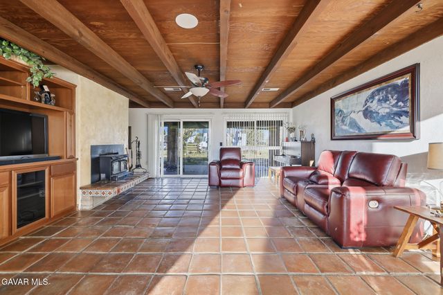 40555 20th Street, Palmdale, CA 93551