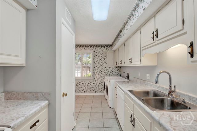 455 Mall Boulevard 6, Savannah, GA 31406