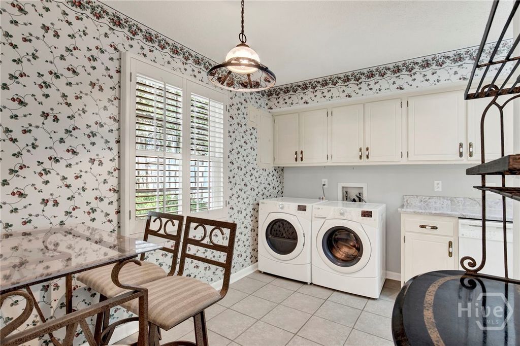 Image 11 of property listing at 455 Mall Boulevard 6, Savannah, GA 31406