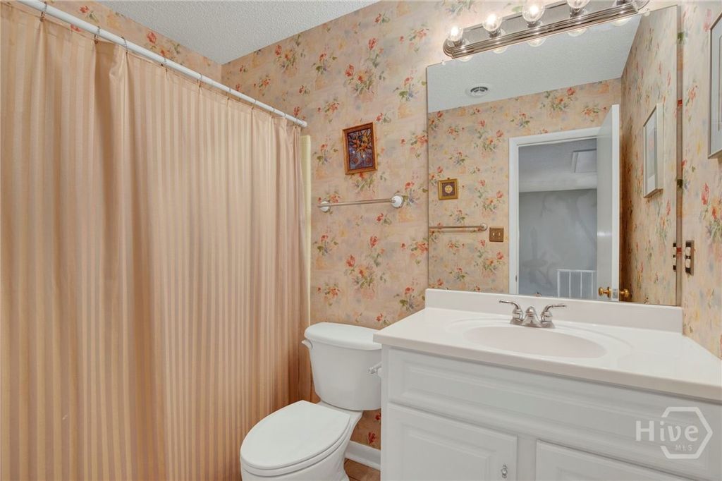 Image 16 of property listing at 455 Mall Boulevard 6, Savannah, GA 31406