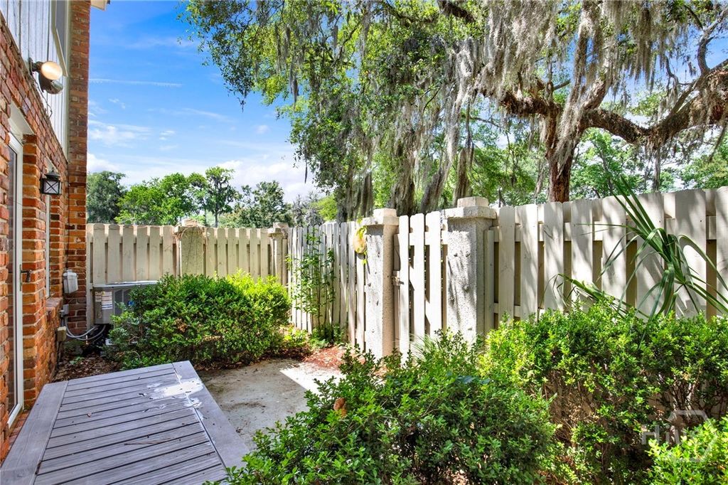 Image 17 of property listing at 455 Mall Boulevard 6, Savannah, GA 31406