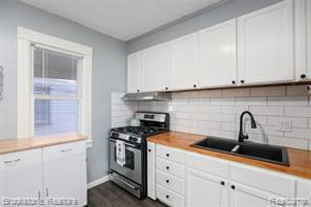 437 W Bennett Avenue, Ferndale, MI 48220