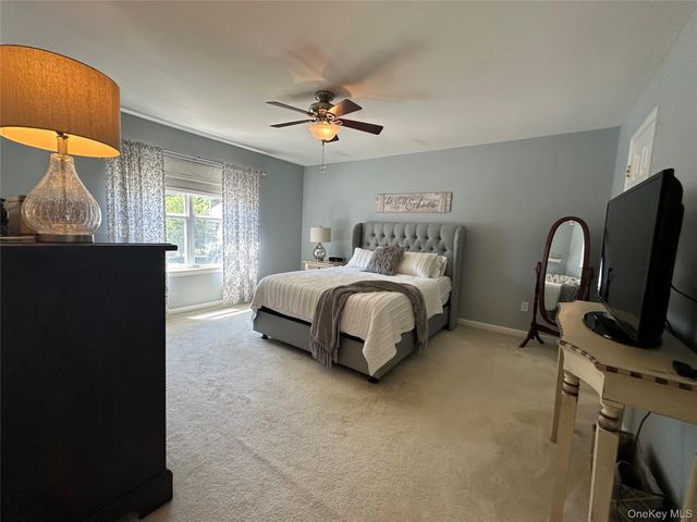 33 Daremy Circle, Medford, NY 11763