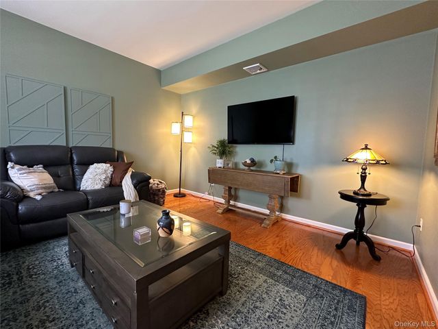33 Daremy Circle, Medford, NY 11763