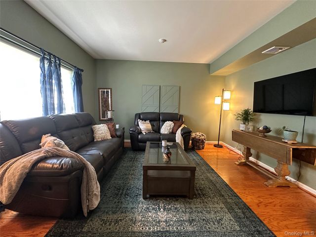 33 Daremy Circle, Medford, NY 11763